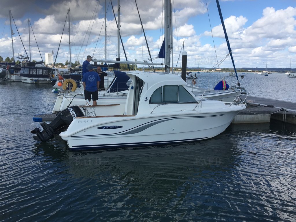Beneteau Antares 650